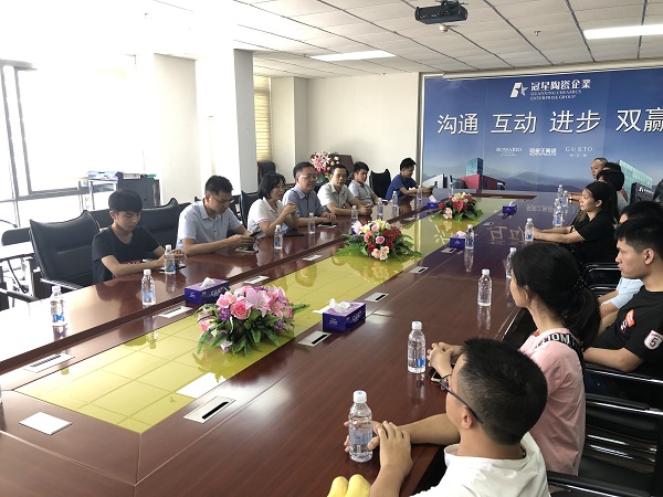 2图为清远市冠星陶瓷企业有限公司和残疾人的面对面交流会.jpg